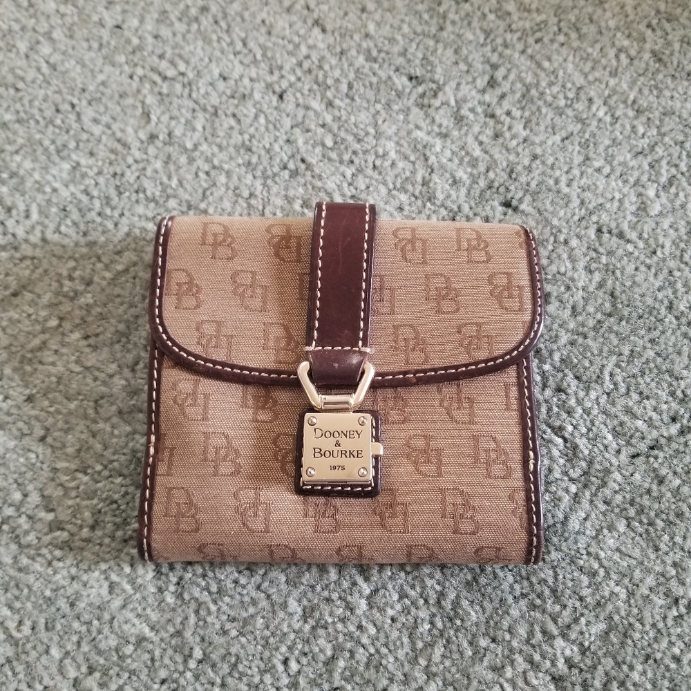 Dooney and Bourke wallet